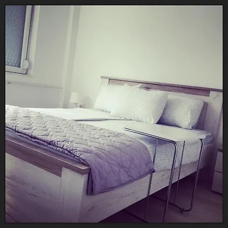 Apartment 3m Center *