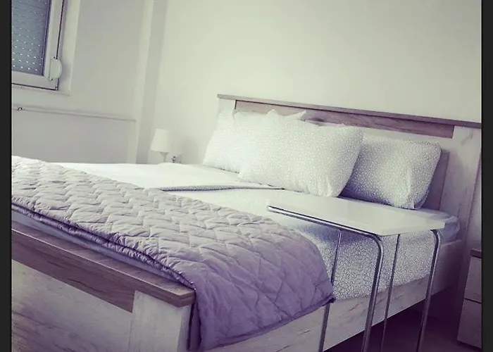 Apartment 3m Center *